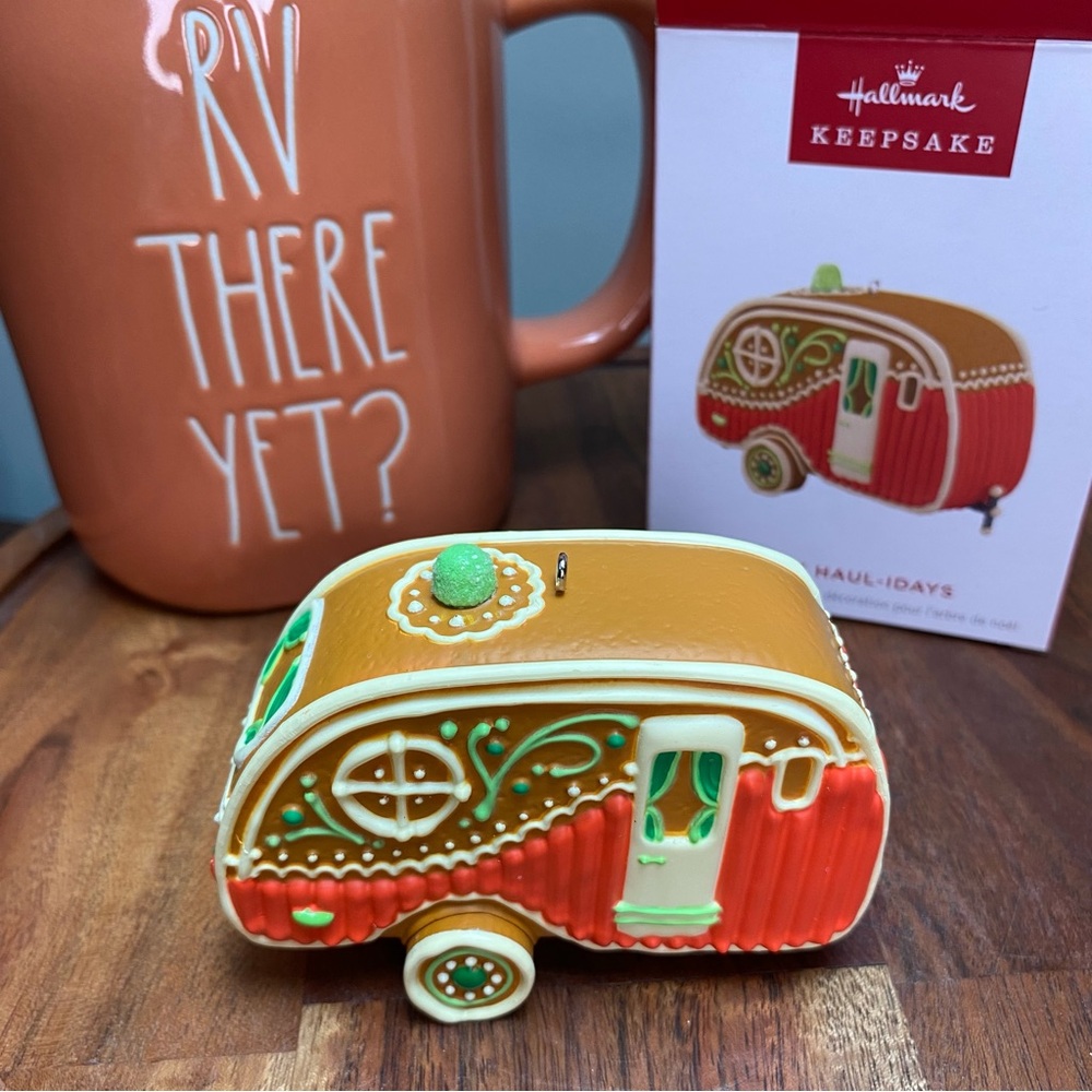 HALLMARK Haul-idays Camper Ornament